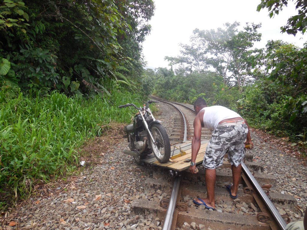 San Cipriano Kolumbien Reise Erfahrung Eisenbahnschienen