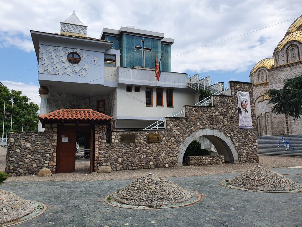 Mutter-Teresa-Gedenkhaus in Skopje Nordmazedonien Sehenswürdigkeiten interessante Fakten über Nordmazedonien