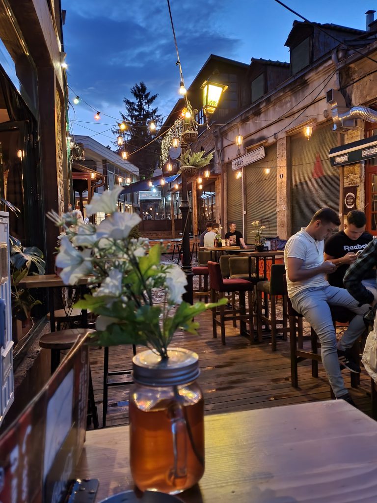 Ausgehen und Nightlife in Skopje Sehenswürdigkeiten in Skopje Nordmazedonien Reise Urlaub