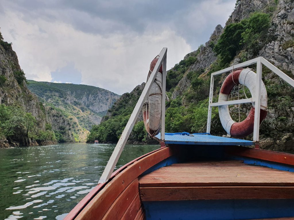 Ausflug zum Matka-Canyon in der Nähe von Skopje Nordmazedonien Sehenswürdigkeiten Bootstour Reise Skopje Matka-Canyon