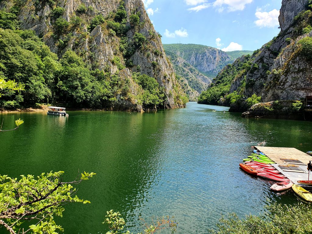 Ausflug zum Matka-Canyon in der Nähe von Skopje Nordmazedonien Sehenswürdigkeiten Reise Skopje Matka-Canyon Boote