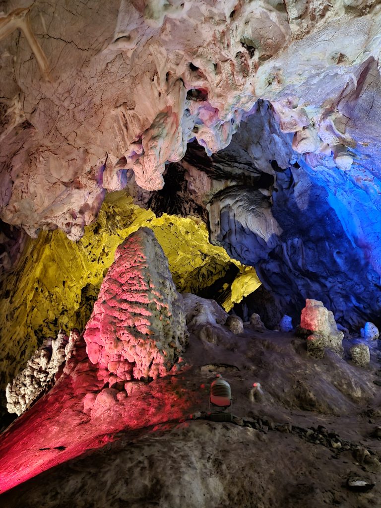 Vrelo-Höhle im Matka-Canyon Nordmazedonien Sehenswürdigkeiten interessante Fakten über Nordmazedonien