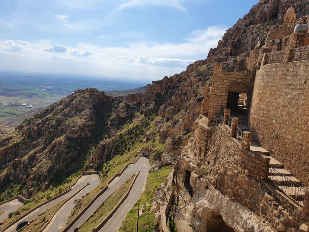 Alqosh Kloster Erbil Zitadelle Irak Kurdistan Reise Erfahrung Blog gefährlich Urlaub irakisch Nordirak reisen Backpack Frau Sehenswürdigkeiten