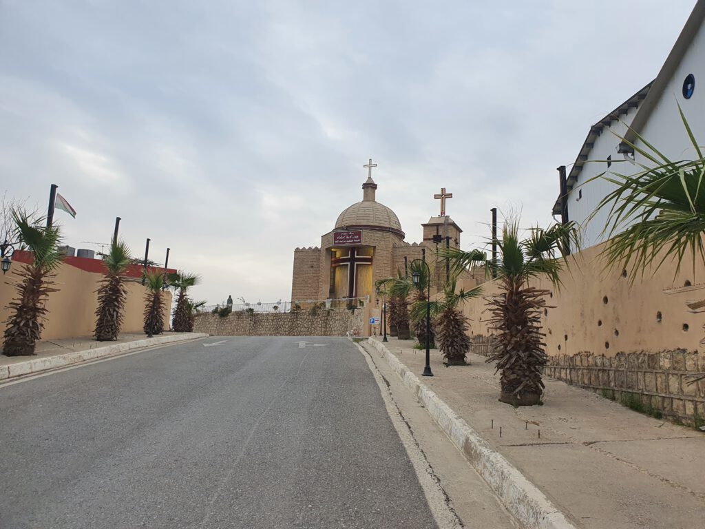 Irak Kurdistan Reise Erfahrung Blog gefährlich Urlaub irakisch Nordirak reisen Backpack Frau Kirche Duhok Dohuk christlich